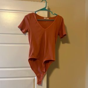 Short sleeved ribbed body suit